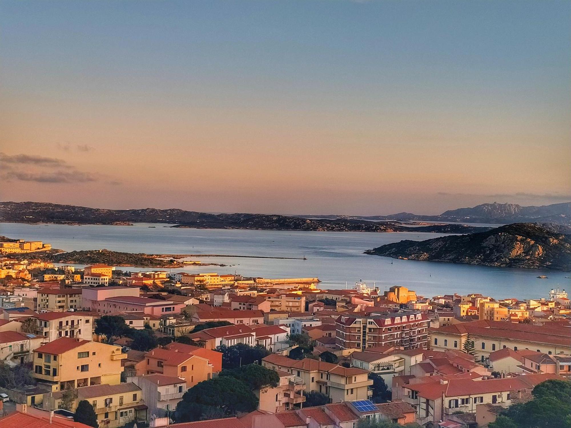 Appartamento Vista Mare A La Maddalena La Maddalena  Exterior foto